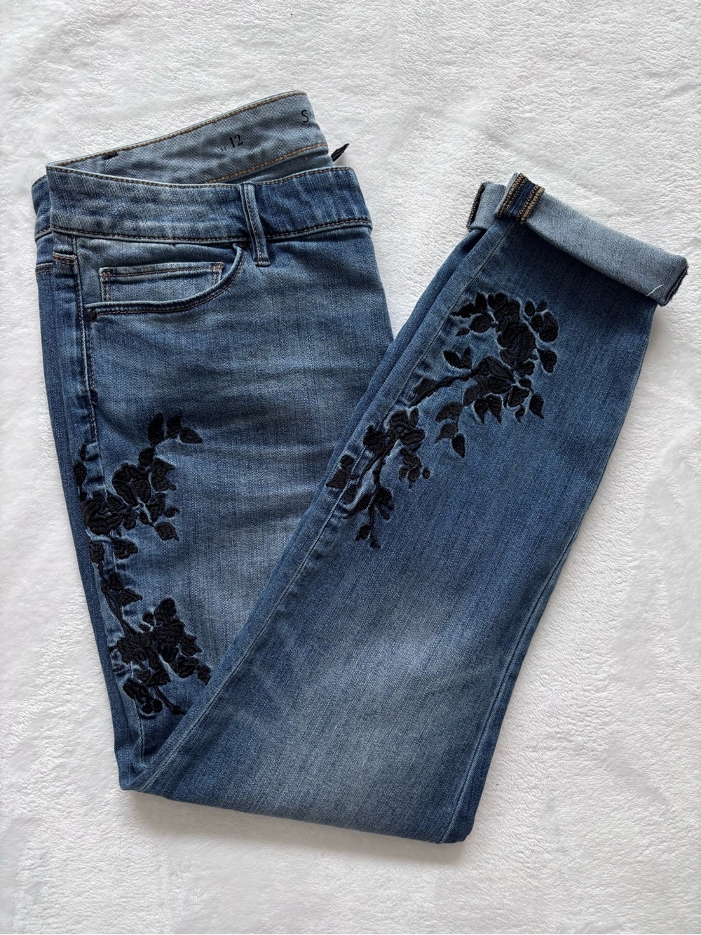 WHITE HOUSE BLACK MARKET Skinny Mid-Rise Embroidered Denim Jeans--EUC--12